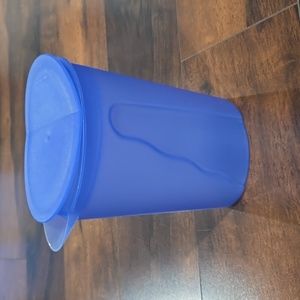 Tupperware Small impressions Blue Pitcher Four cups with Rocker lid 3216